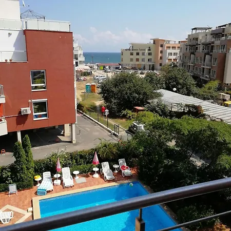 Sea'n'pool In Апартамент